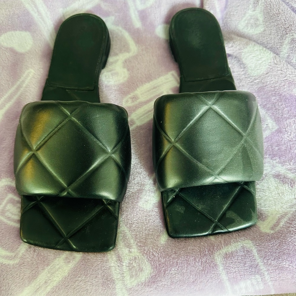 Bottega Veneta Black Leather Slides